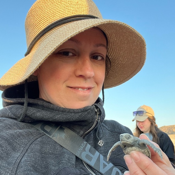 Meet your Posher, Amy - Picture 2 of 2